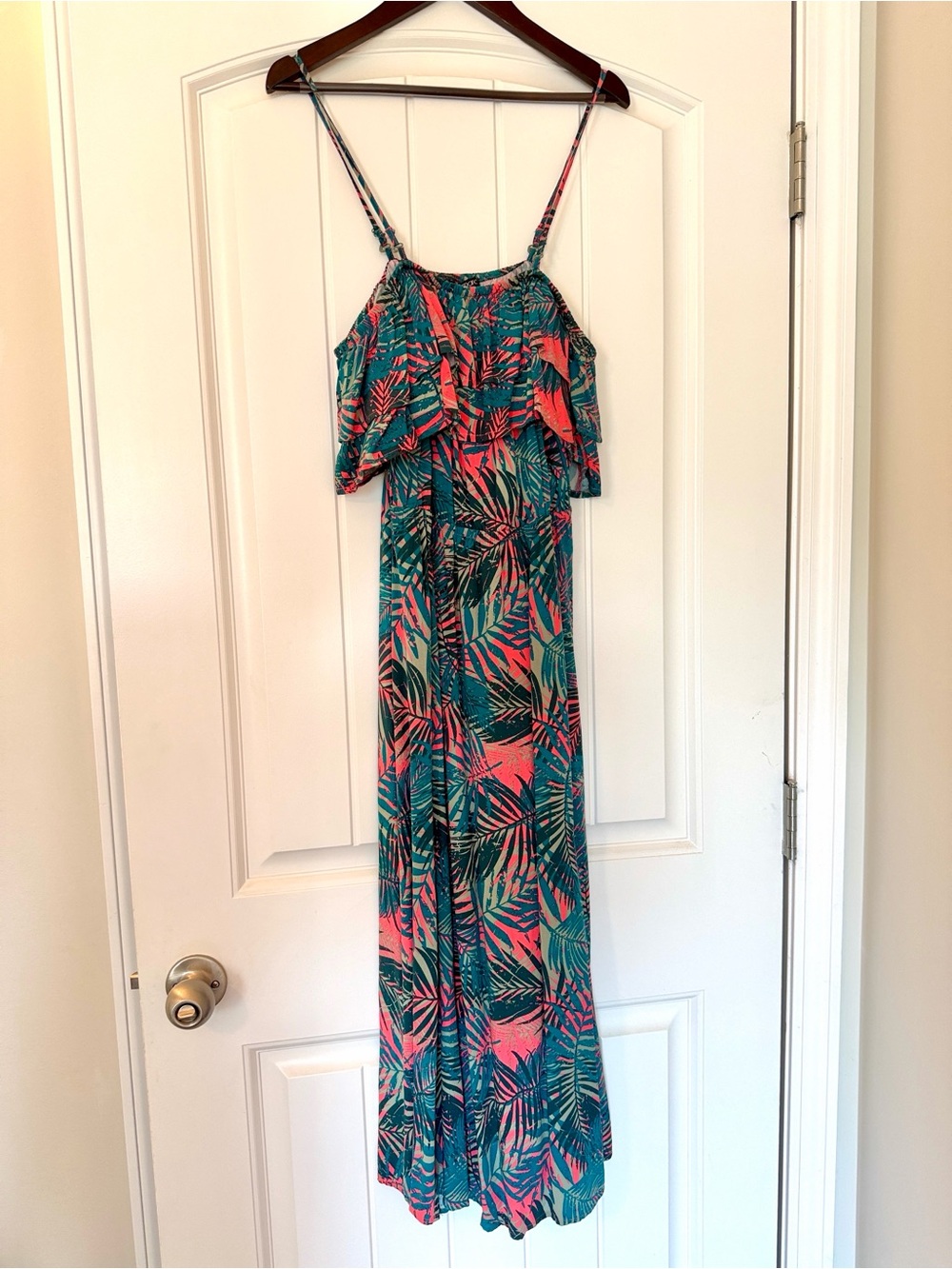 NWOT Sleeveless Tropical Print Midi Dress